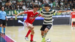 Diogo Almeida e Tomás Paçó em duelo no Sporting-Benfica