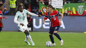 Leão vigia Odegaard