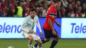 Bernardo Silva no jogo com a Noruega
