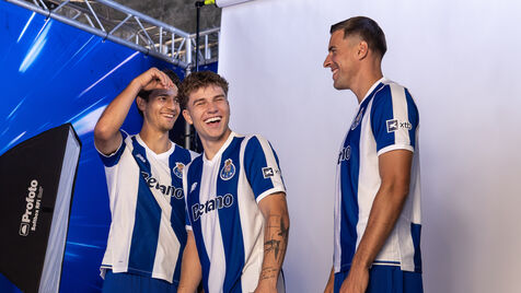 Jogadores do FC Porto em dia de fotografias oficiais com boa disposição