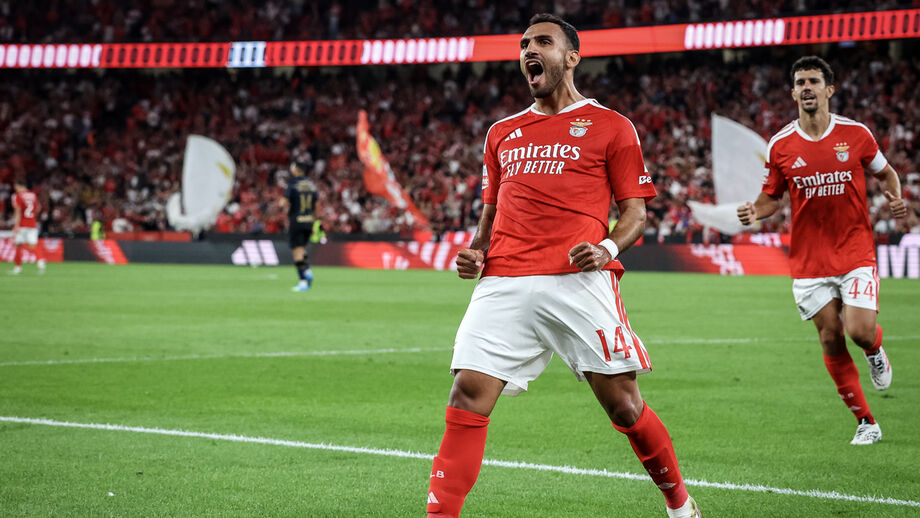 Pavlidis voltou a estar em destaque com a camisola do Benfica, desta feita diante do Estoril