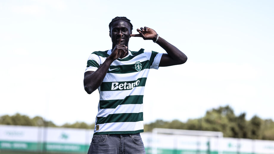 Djibril Gueye apresentado em Alcochete
