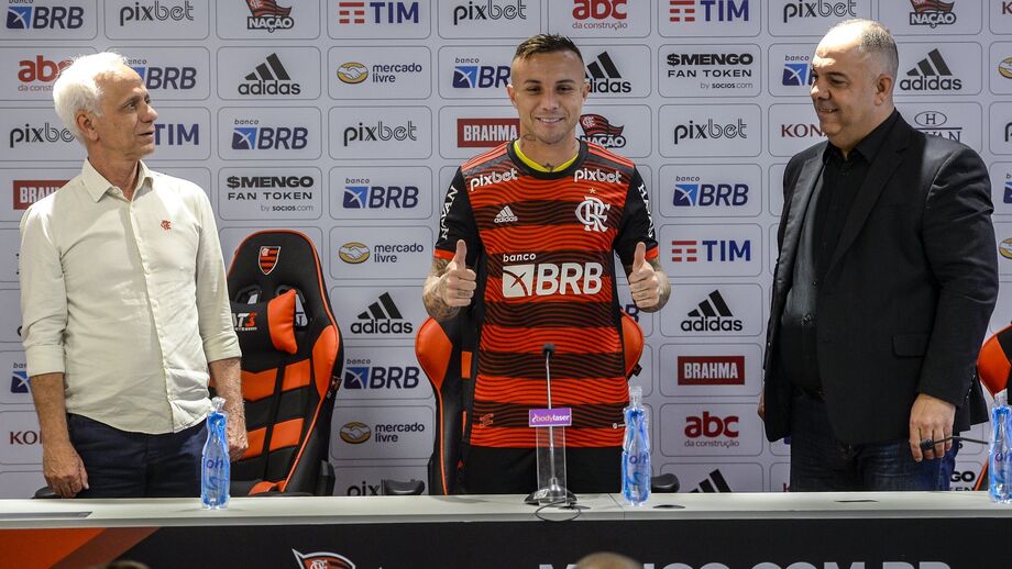 Na chegada ao Mengão