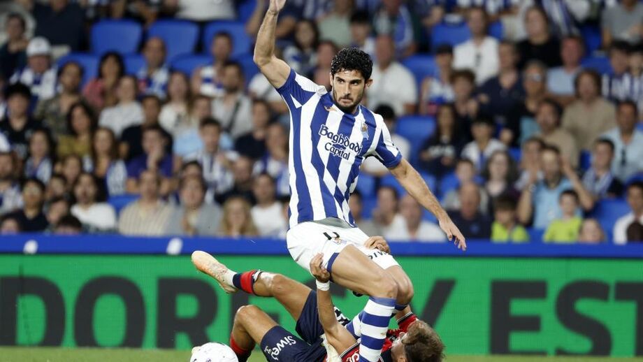 Gonçalo Guedes em ação pela Real Sociedad diante do Celta de Vigo