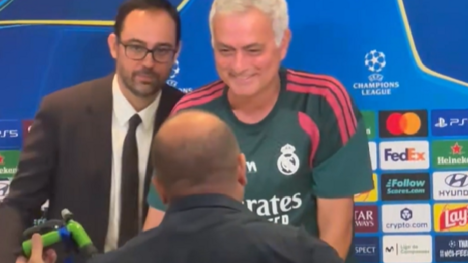 Treinador do Real Madrid recebeu uma recordação insólita alusiva a um momento marcante na sua carreira