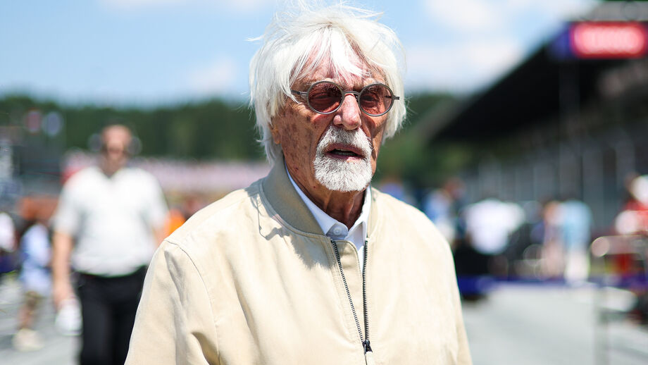 Bernie Ecclestone foi detido na chegada a Tires