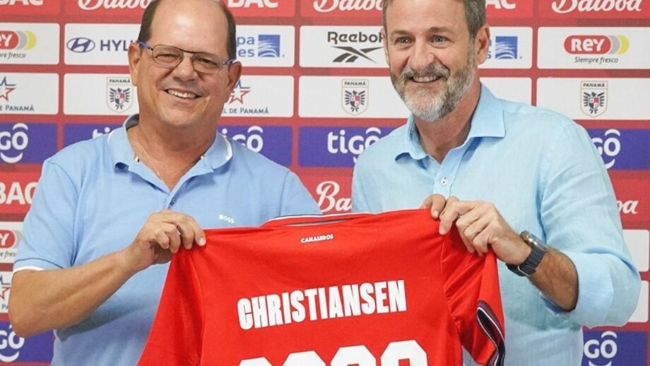 Thomas Christiansen fica