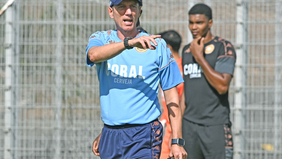 Alexandre Santos passa a contar com mais um relvado para treinar
