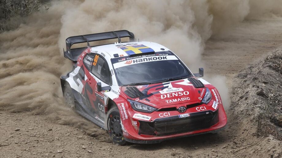 Oliver Solberg no seu Toyota GR Yaris