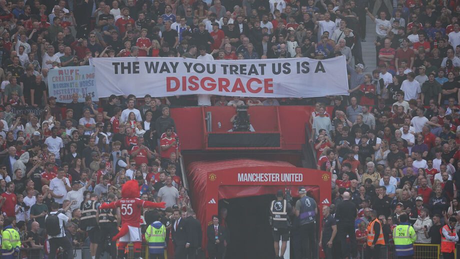 Adeptos do Man. United protestam