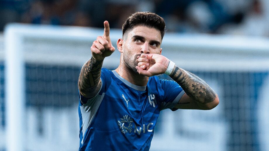 Rúben Neves marca contra o Al Gharafa