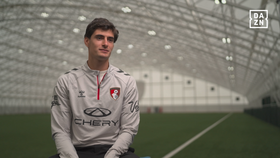 Defesa-central em entrevista à DAZN