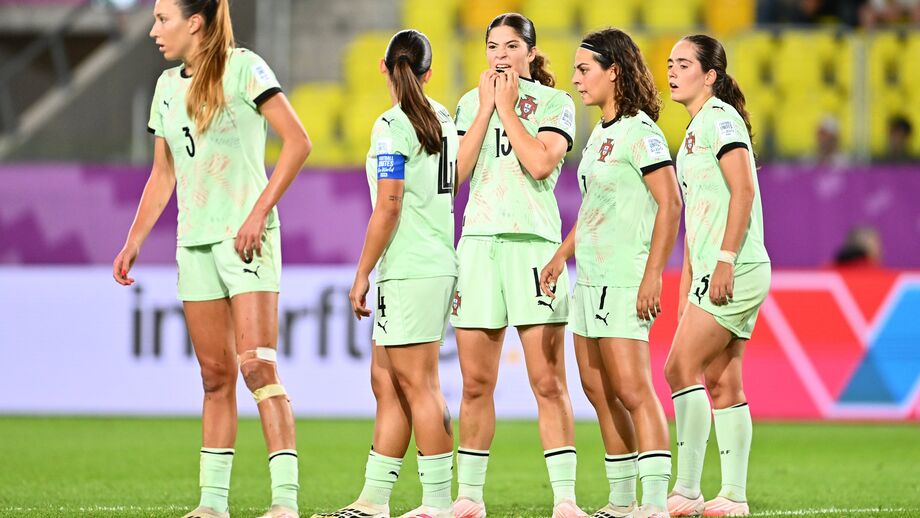Jogadoras da seleção sub-20 feminina de Portugal em campo