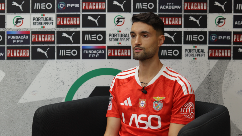 Jogador do Benfica no Media Day da Liga Placard