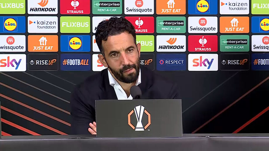 Treinador do Milan após derrota com o Benfica na Liga Europa
