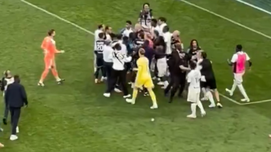 Jogadores da equipa de Hugo Oliveira confrontaram o treinador do Paris FC, gerando uma enorme confusão