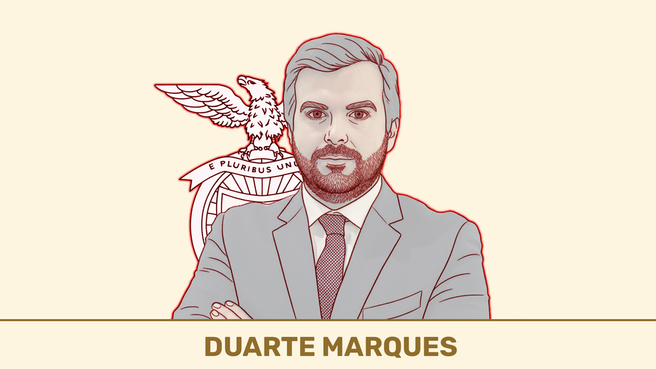 Duarte Marques com emblema do Benfica