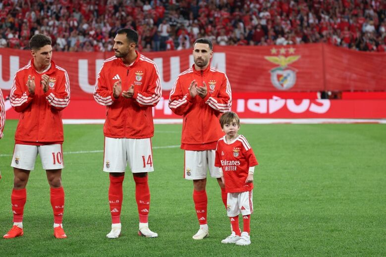 Salvador entrou de mão dada com Rafa Silva
