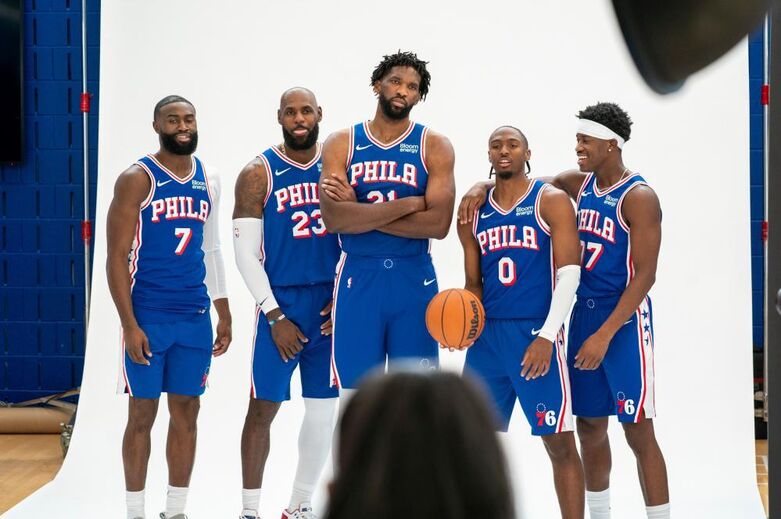 O cinco inicial provável dos Sixers para esta época com Jaylen Brown, LeBron James, Joel Embiid, Tyrese Maxey e VJ Edgecombe
