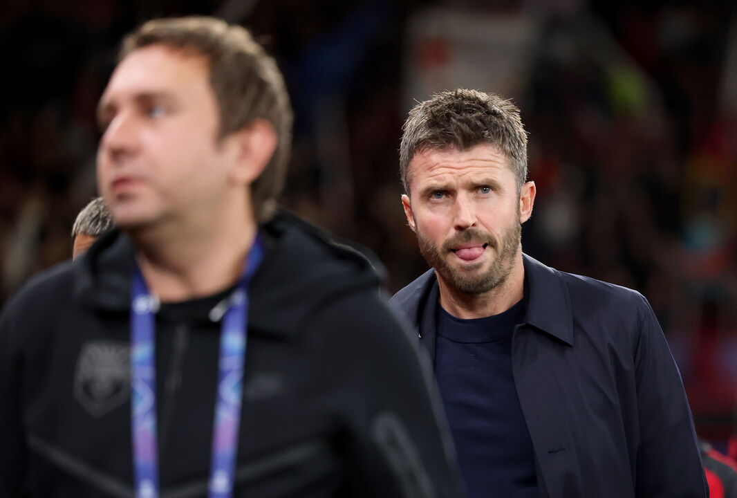 Michael Carrick na corda bamba...