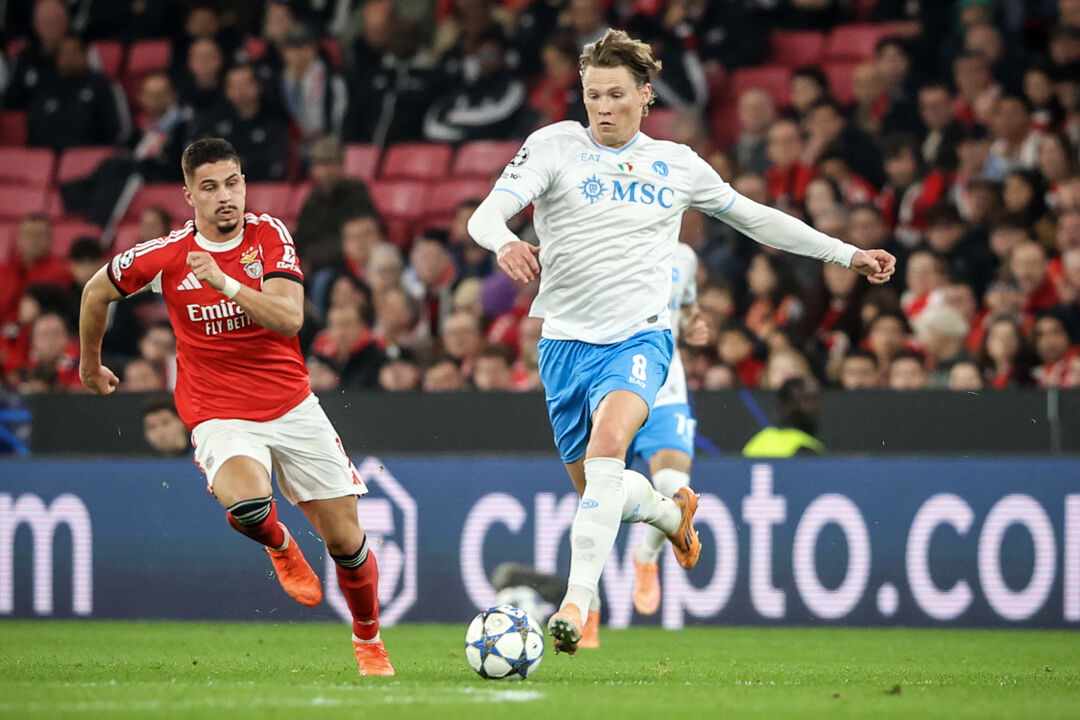 Scott McTominay contra o Benfica