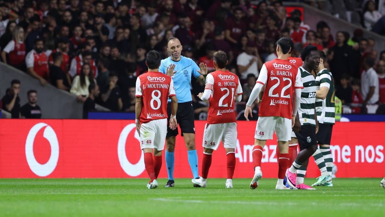 Os jogadores em ação durante o Sp. Braga-Sporting