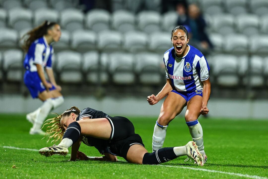 Festejos do golo. Jogadoras em festa