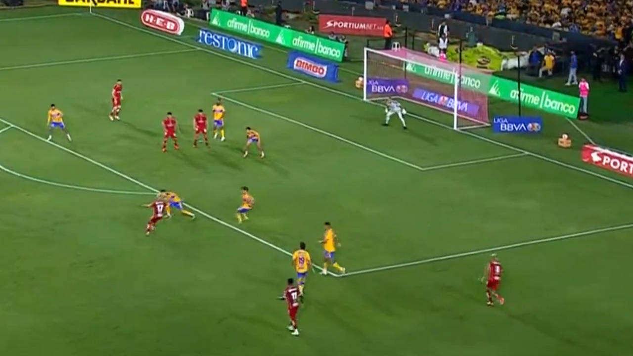 Golo de Paulinho pelo Toluca