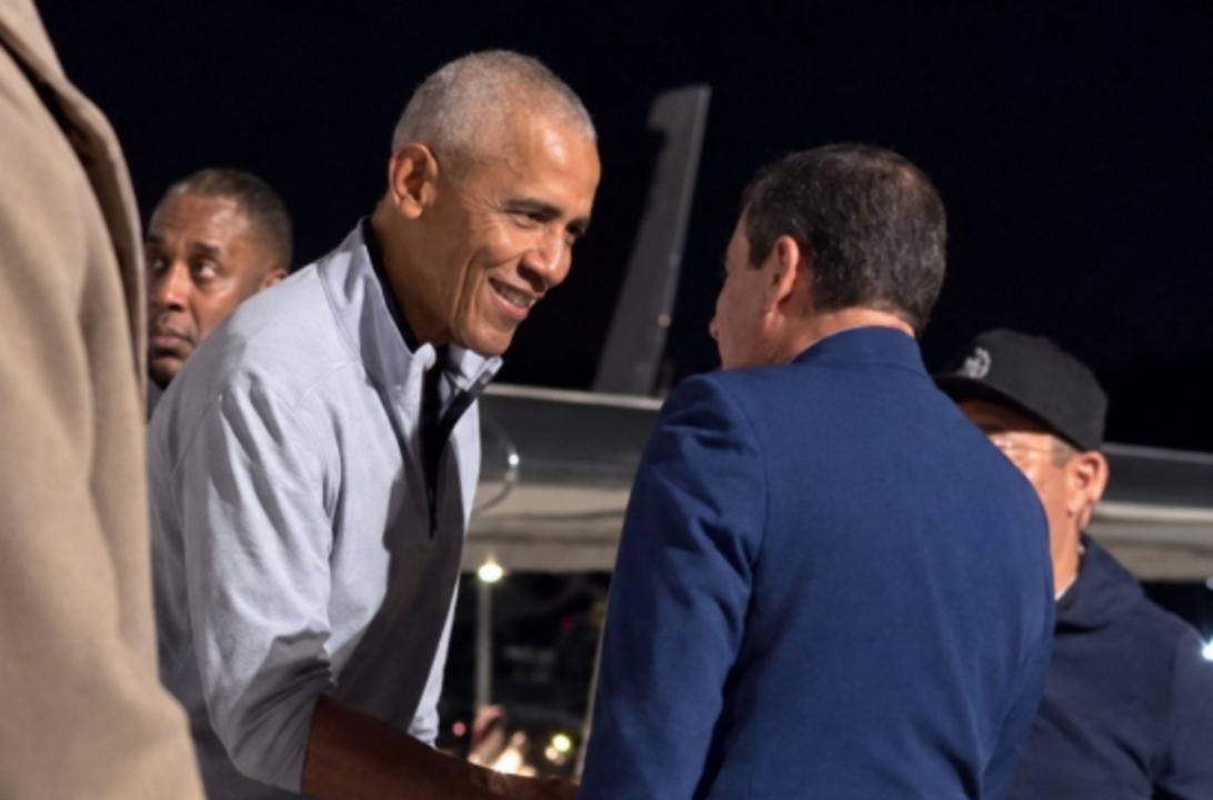 Barack Obama recebido por Nuno Piteira Lopes em Cascais