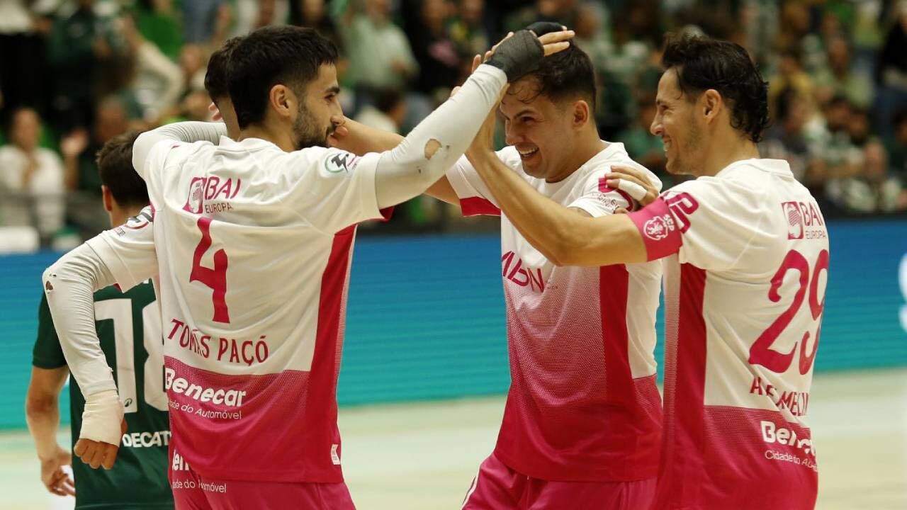 Sporting goleia Leões de Porto Salvo e lidera Liga Placard à condição