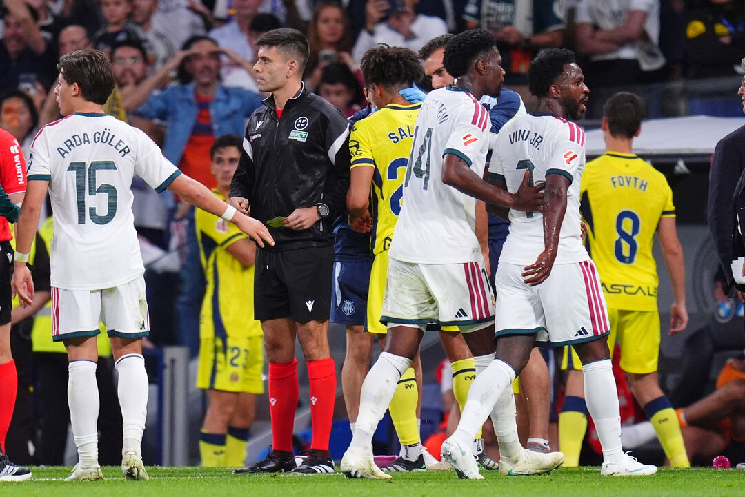 Real Madrid's Vinicius Junior, right, leaves the pitch after being shown a red card during the La Liga soccer match