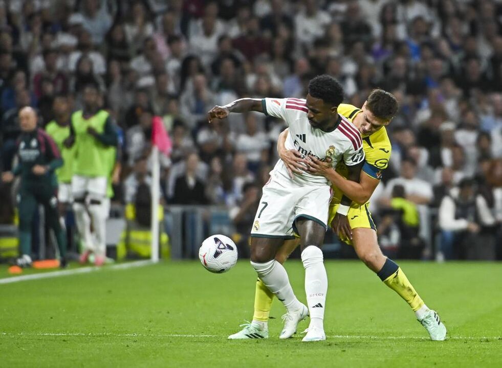Real Madrid's Vinicius Jr (L) in action against Villarreal's Juan