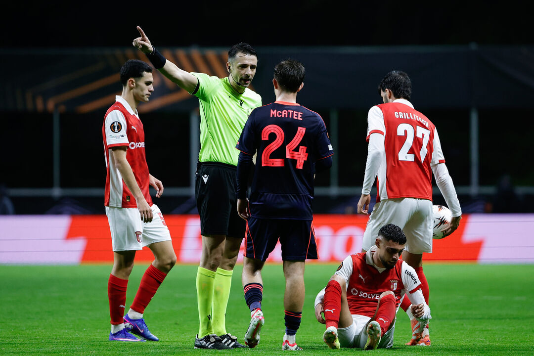 Igor Pajac a arbitrar o  jogo do Sp. Braga com o Nottingham Forest 