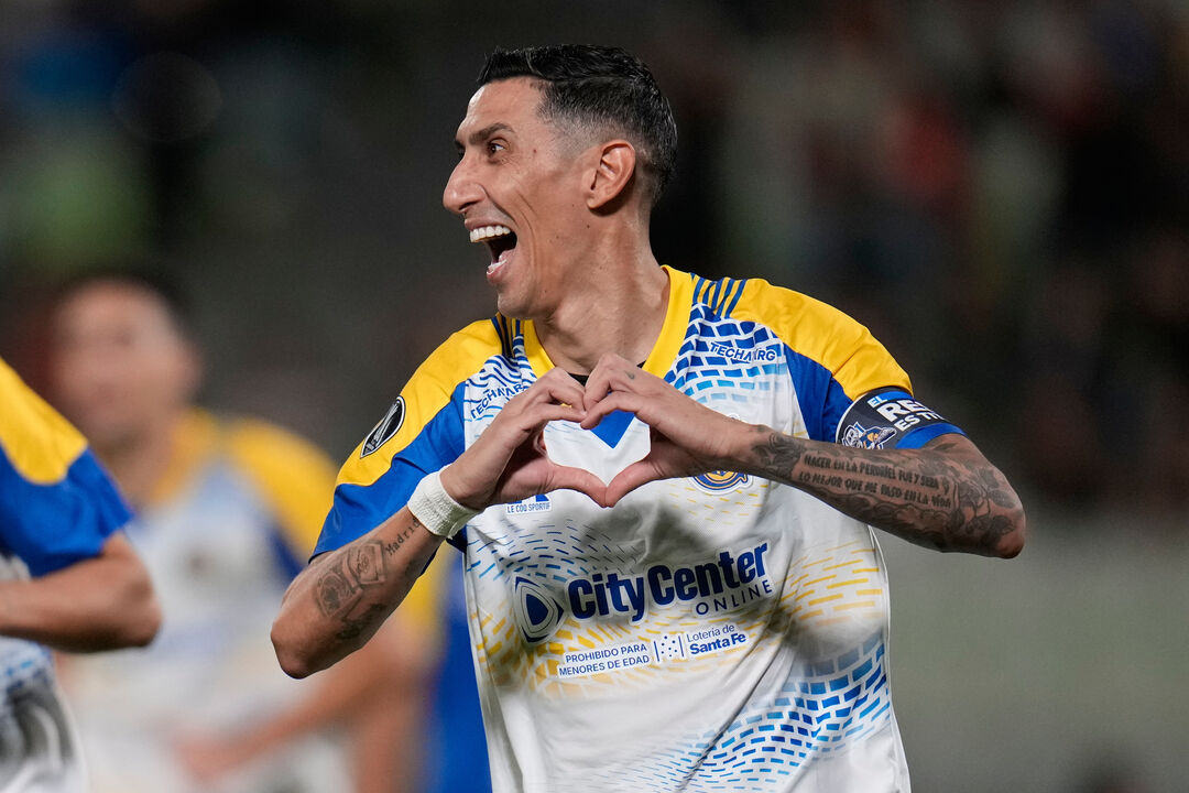 Angel Di Maria of Argentina's Rosario Central celebrates scoring his side's second goal, from the penalty spot, against Venezuela's Universidad