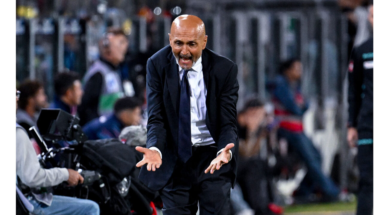Juventus's coach Luciano Spalletti reacts during the Serie A soccer match between Cagliari and Juventus, in Cagliari, Italy, Sunday, Oct.