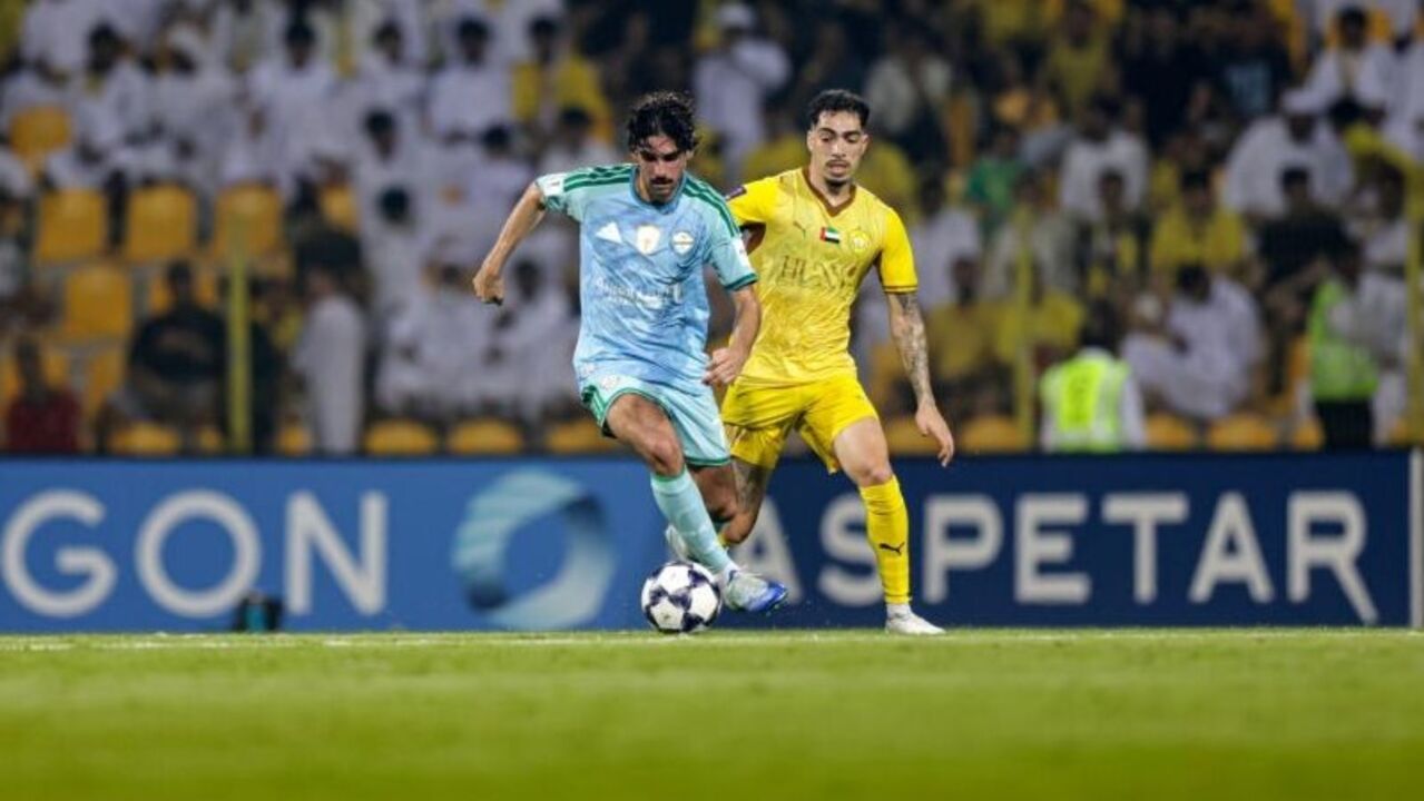Francisco Trincão em ação no Al Wasl-Al Ahli da Liga dos Campeões asiática