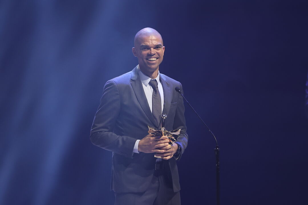 Pepe recebe Dragão de Ouro