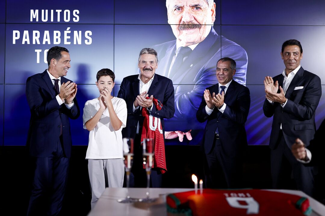 Pedro Proença e Rui Costa na homenagem a Toni