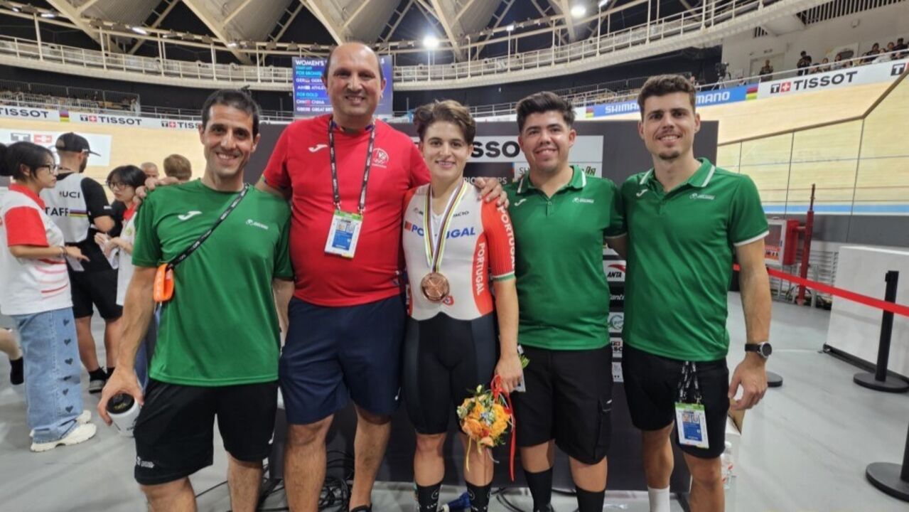 Maria Martins conquista medalha em prova de scratch