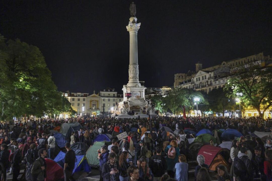 Manifestação no Rossio, em Lisboa, contra a atual situação da habitação em Portugal