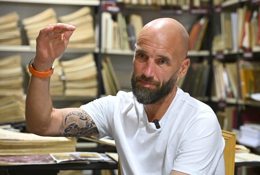 O treinador durante a apresentação oficial