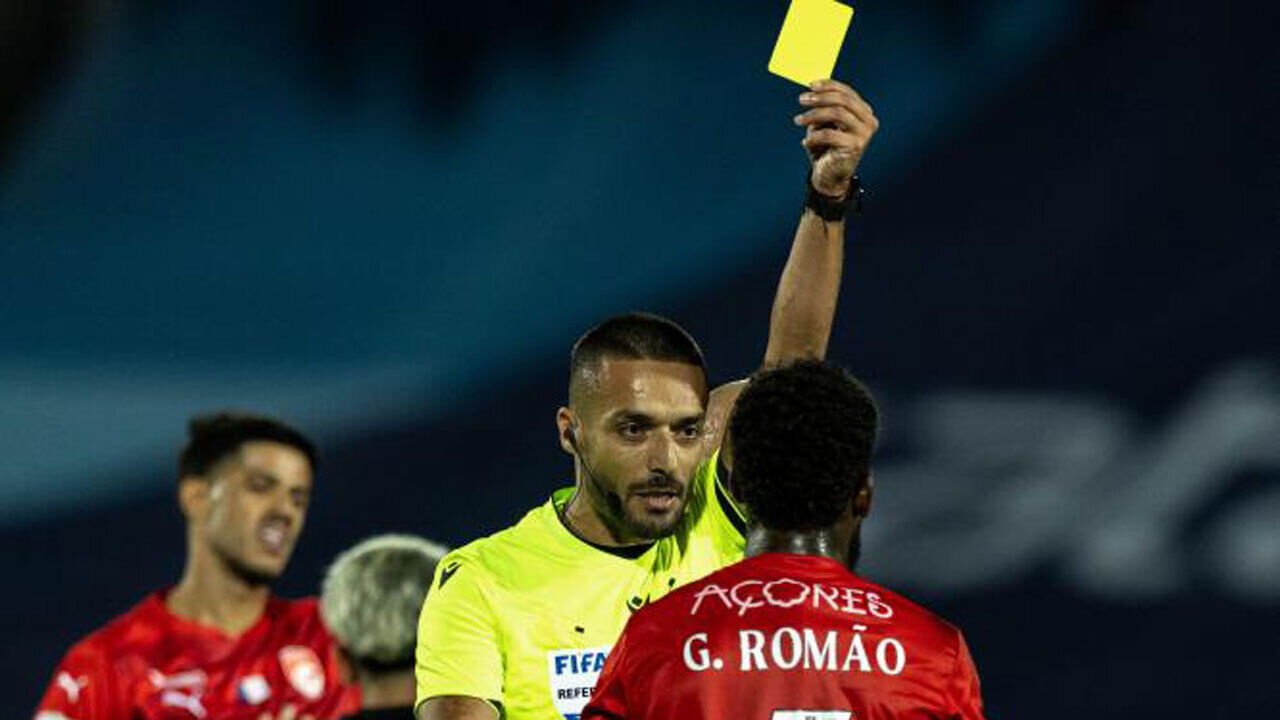 Cláudio Pereira no Santa Clara-Benfica