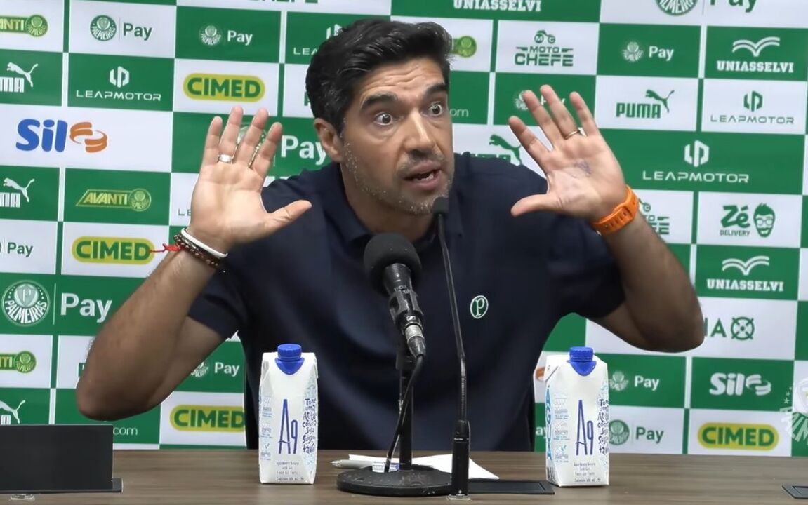 Abel Ferreira em conferência de imprensa