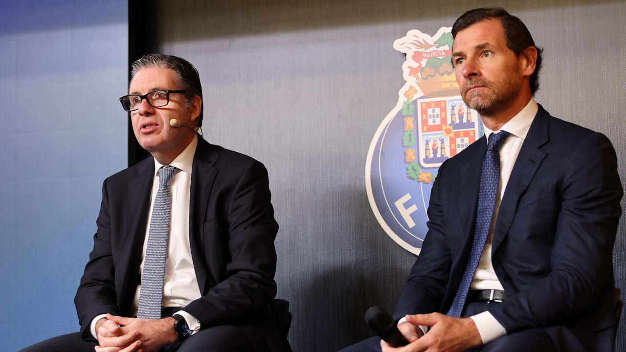 José Pedro Pereira da Costa ao lado de André Villas-Boas