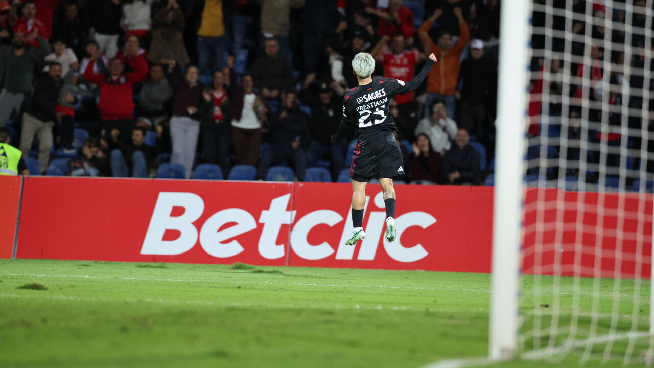 Prestianni no Santa Clara-Benfica