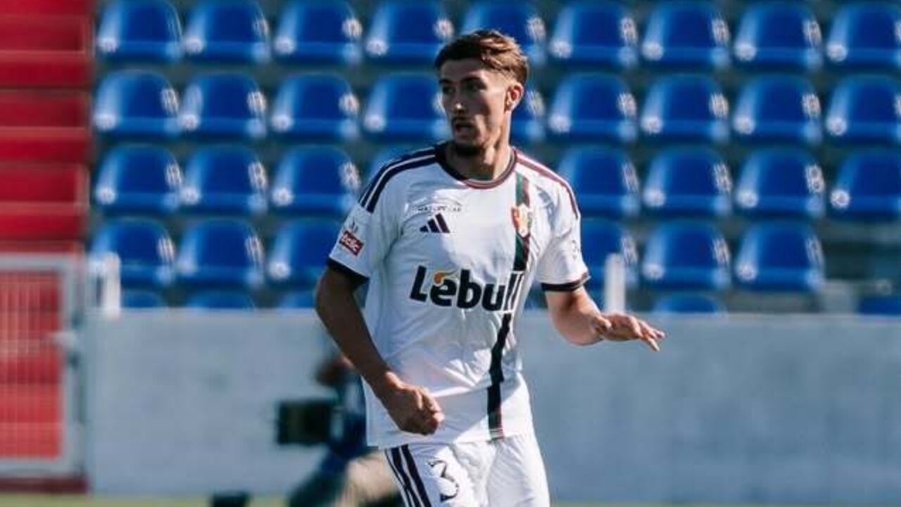 Mincarelli na estreia pelo E. Amadora contra o Alverca