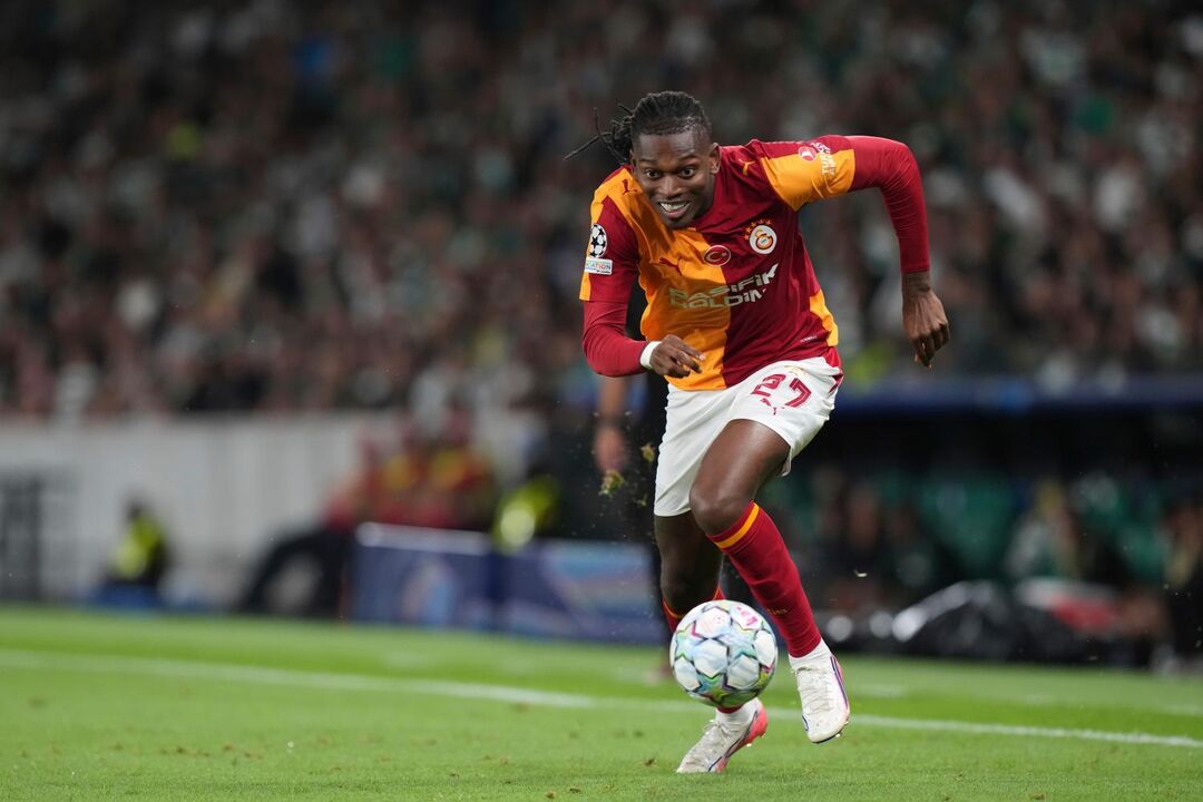 Galatasaray's Rafael Leao runs with the ball during the Champions