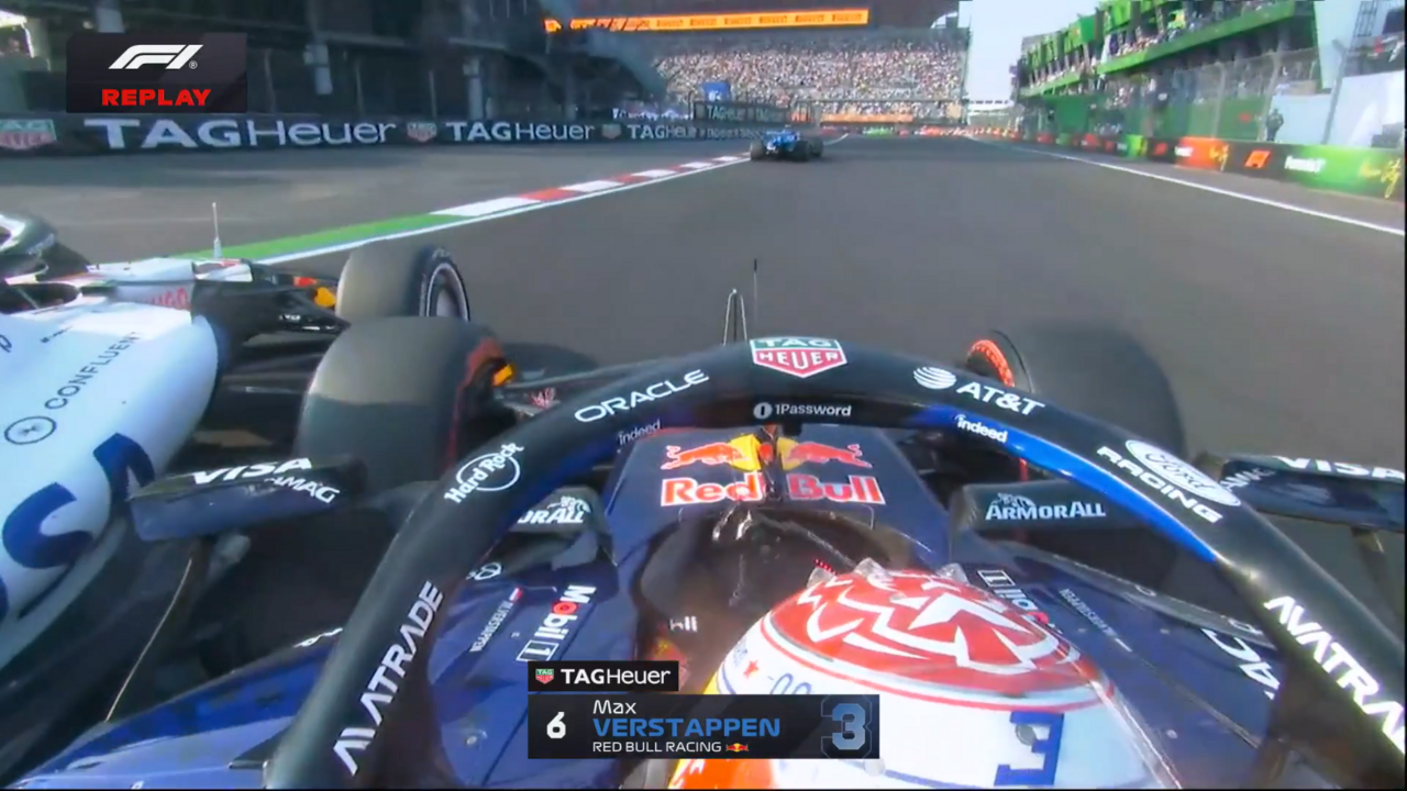 Max Verstappen e Liam Lawson tocam-se em treino livre