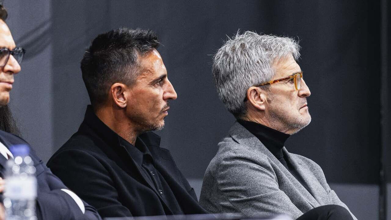 Robert Olabe, diretor-desportivo do Aston Villa, presente na assembleia geral do V. Guimarães