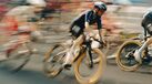Ciclista britânico indignado após acidente com mota da polícia italiana em corrida